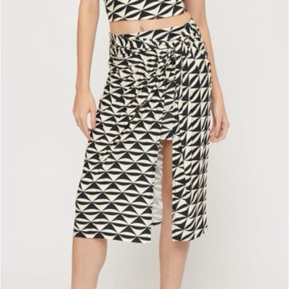 Dynamite Geometric Black and White Skirt